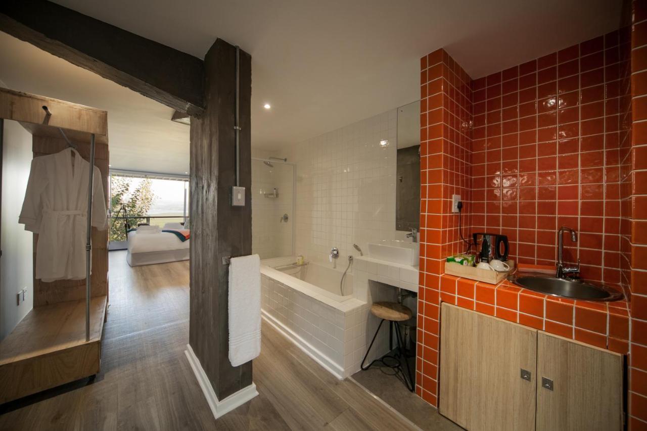 Mister C Bed & Breakfast Hartbeespoort Bagian luar foto