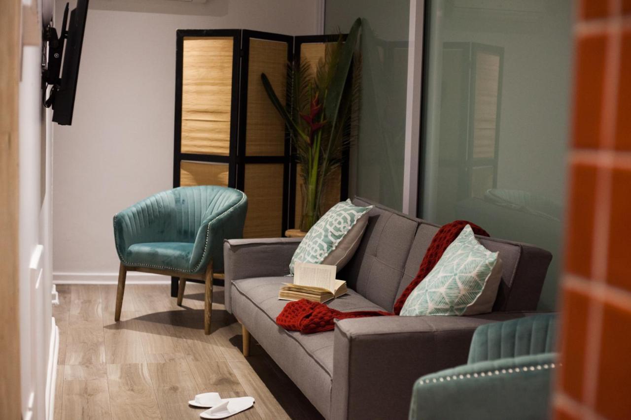 Mister C Bed & Breakfast Hartbeespoort Bagian luar foto